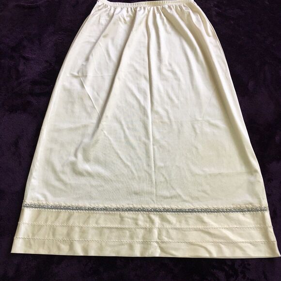 Lorraine Ivory Half Slip Nylon Made In USA Size Small Tall - Picture 2 of 6